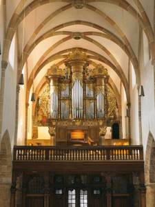 Ansicht der Rieger-Orgel aus dem Kirchenschiff