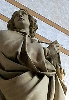 lebensgroße Terrakotta Skulptur des Evangelisten Johannes