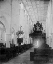 Die Orgel hatte bis 1898 auf der Westempore ihren Platz.